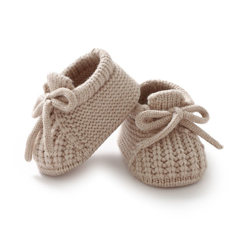 Chaussons bébé en tricot beige à lacet