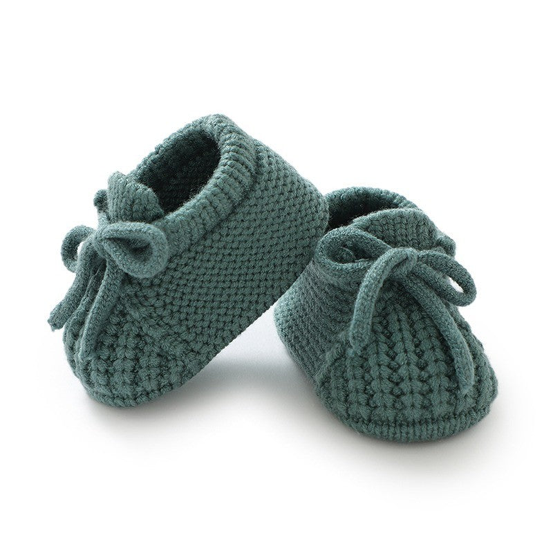 Chaussons bébé en tricot vert canard
