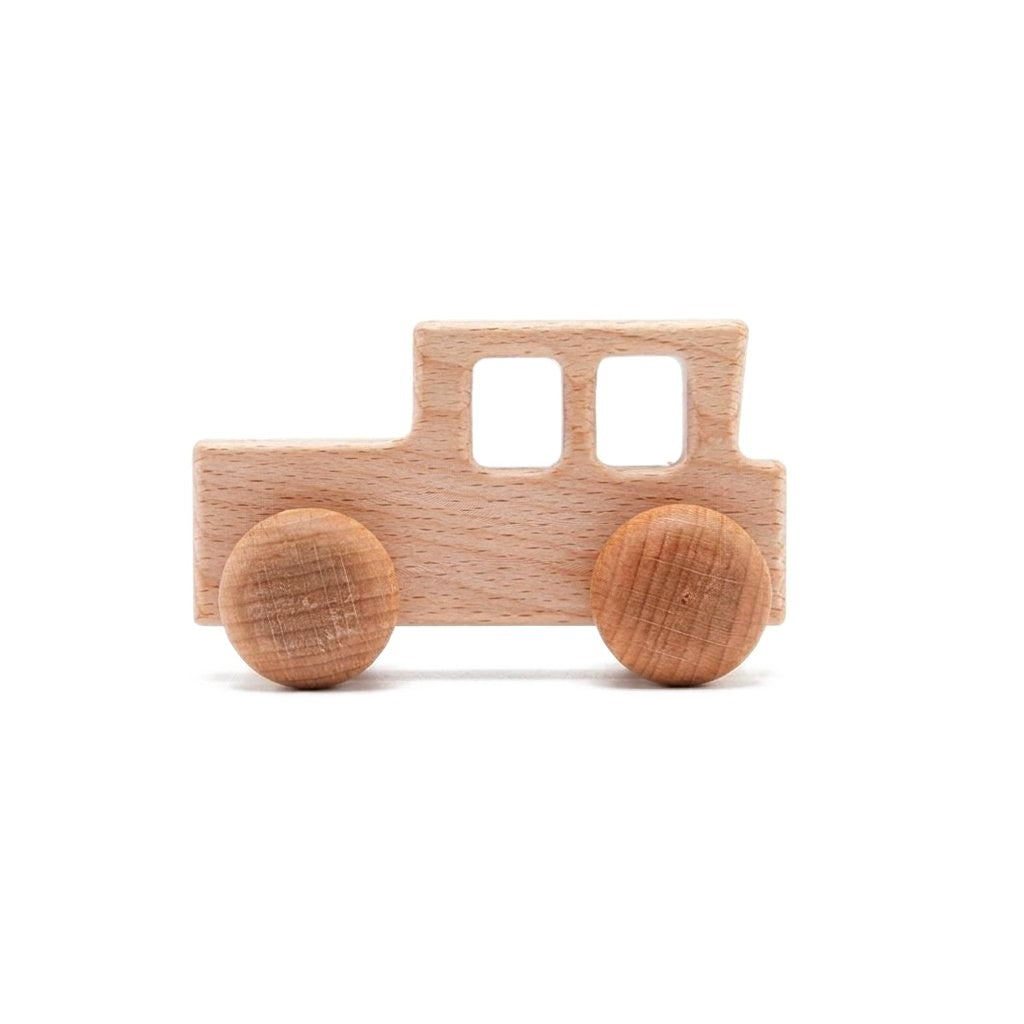Petit 4x4 en bois à fenêtres carrées